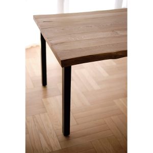 Piękny stół dębowy